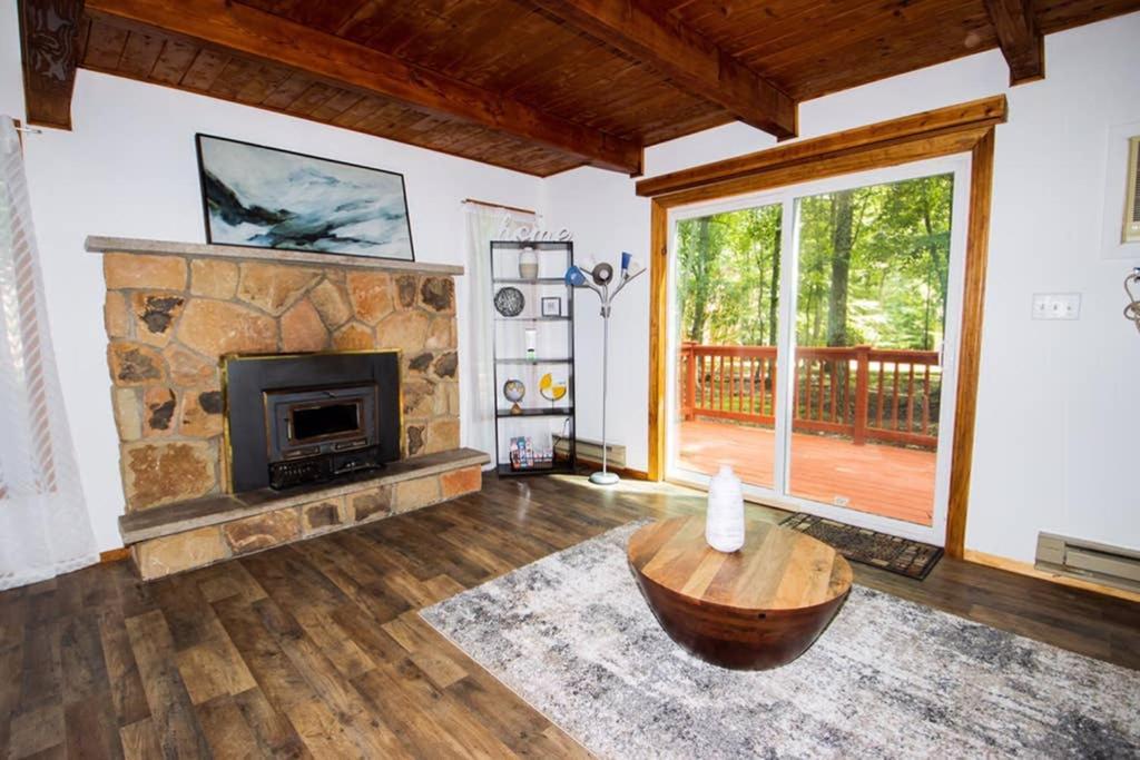 Entire 3 Bedroom Adventure Chalet, Near The Best Of The Poconos Ийст Страудсбърг Екстериор снимка