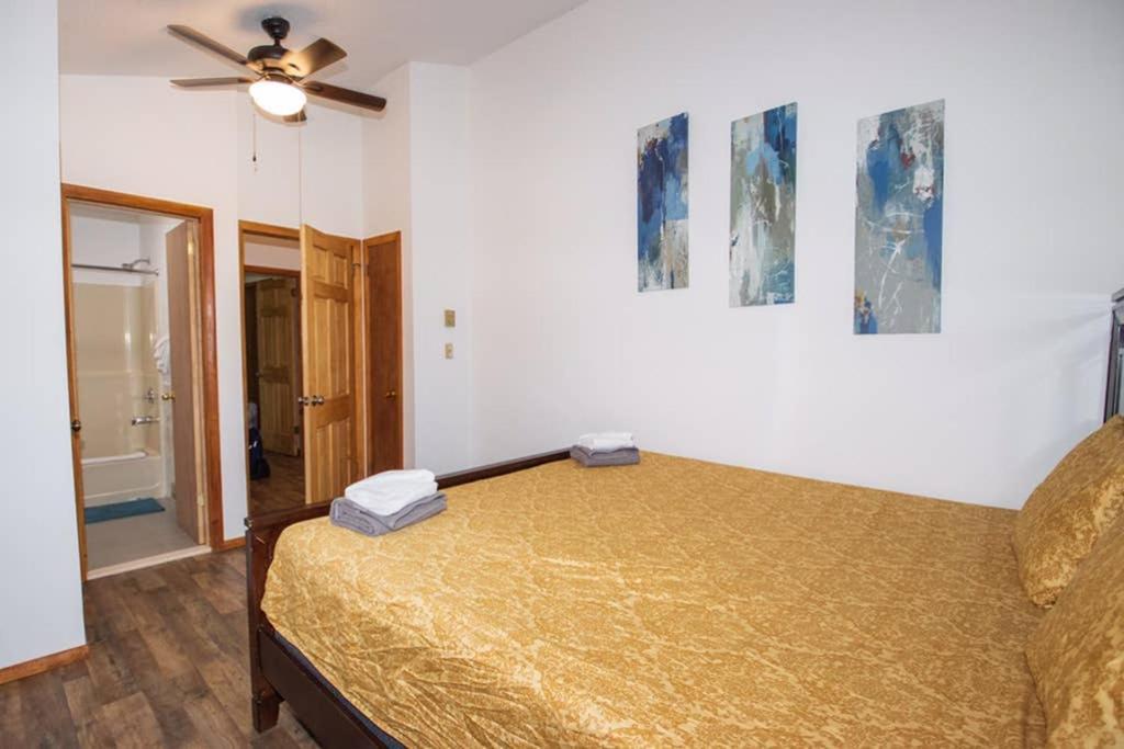 Entire 3 Bedroom Adventure Chalet, Near The Best Of The Poconos Ийст Страудсбърг Екстериор снимка